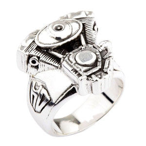 Anel Motor de Moto V-Twin em Prata de Lei, ângulo lateral do V-twin