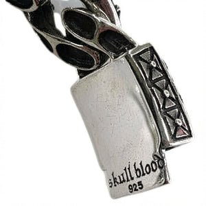 Multi-Totenkopf ID-Armband aus Sterlingsilber, Ansicht des Kastenschlusses