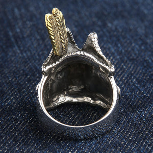 Piratdödskallering i 925 sterlingsilver, bakre insida av ring och två fjädrar