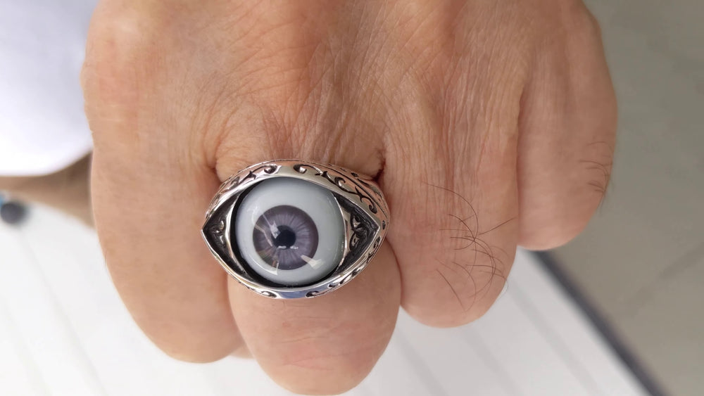 Violetter Böser-Blick-Ring Video: Ovaler Rahmen und Schnörkel