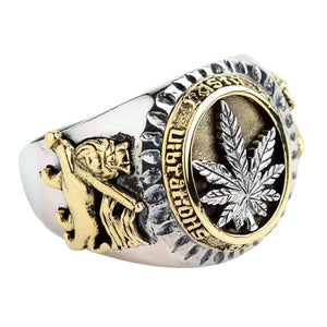 Rasta Lion Cannabis Leaf Sterling Silver Ring, a side view of the rasta ring with a detailed close up of the gold plated lion o