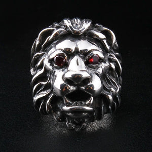 Anillo de león en plata de ley con ojos CZ rojos, frente del anillo de león