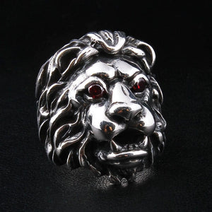 Anillo de león en plata de ley con ojos CZ rojos, anillo tres cuartos a la izquierda