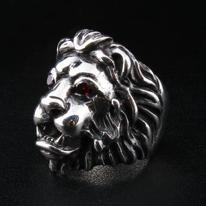 Anillo de león en plata de ley con ojos CZ rojos, anillo tres cuartos a la derecha