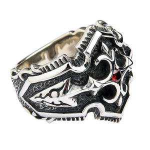 Bague croix de chevalier en argent sterling 925 et zircone cubique rouge, bague croix de chevalier sous un angle gauche