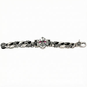 Sterlingsilber-Gliederarmband mit Totenkopf und roten Augen, flach liegend