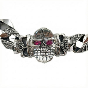 Sterlingsilber-Gliederarmband mit Totenkopf und roten Augen, rote Augen des Totenkopfs
