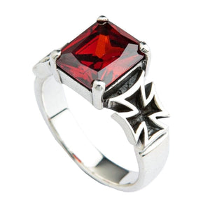 Sterlingsilber-Ring mit rotem Granat und Eisernem Kreuz im Winkel mit Granat und Kreuz