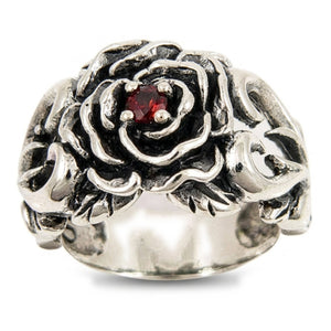 Bague rose en argent sterling et grenat rouge, bague vue de trois-quarts gauche