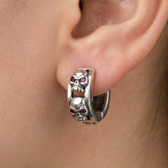 Totenkopf-Creolen aus Sterlingsilber mit Rubinaugen