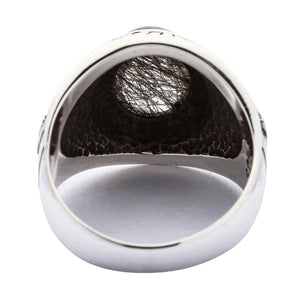 Anillo amuleto de plata de ley con cuarzo rutilado negro, reverso del engaste de la piedra