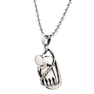 Sandaalvoet-hanger van 925 sterling zilver. De hangende hanger draait om de andere kant van de gemodelleerde voet te tonen.