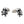 Totenkopf und gekreuzte Knochen Ohrstecker aus Sterlingsilber. Die Totenkopf-und-gekreuzte-Knochen-Ohrstecker weisen in entgegengesetzte Richtungen, wobei ihre Rückseiten dahinter sichtbar sind.