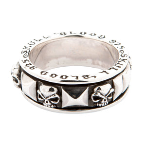 Anillo giratorio Skull Blood en plata de ley 925, vista superior de los paneles de calaveras repetidos