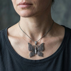 Gothic-Anhänger Totenkopf-Schmetterling aus Sterlingsilber