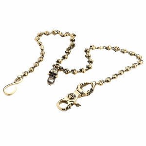 Catena da portafoglio in ottone Skull-Link, catena completa con chiusura a teschio e gancio a S su sfondo bianco
