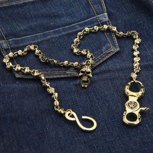 Catena da portafoglio in ottone Skull-Link, catena disposta ad anello con chiusura a teschio e ciondolo su denim