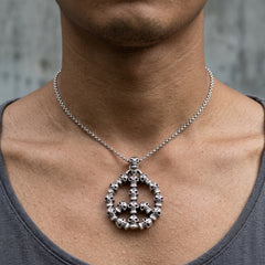 Ciondolo con simbolo della pace a teschi in argento sterling