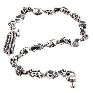 Cadena para cartera de plata de ley con calaveras y manos de esqueleto — cadena para cartera completa