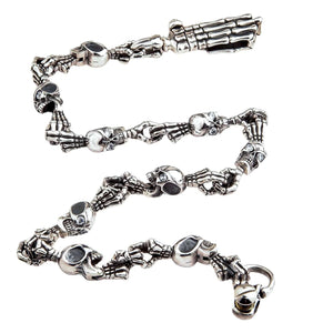 Cadena para cartera de plata de ley con calaveras y manos de esqueleto — cadena para cartera completa