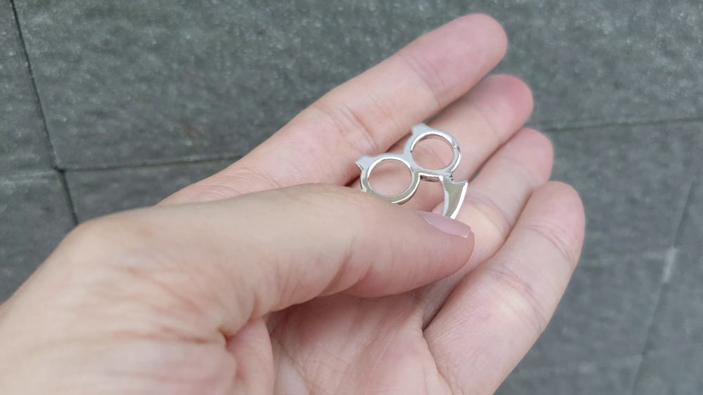 Kleiner Schlagring-Anhänger Video: Durchbrochenes Detail