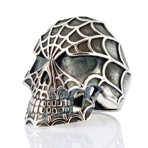 Spinnennetz-Totenkopf-Ring aus 925 Sterlingsilber, Spinnennetz-Totenkopf aus linkem Winkel