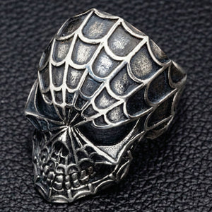 Spinnennetz-Totenkopf-Ring aus 925 Sterlingsilber, Netzmuster in Draufsicht