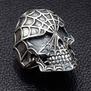 Spinnennetz-Totenkopf-Ring aus 925 Sterlingsilber, Totenkopf mit Netz im rechten Profil