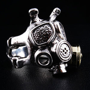 Anillo de máscara de gas steampunk en plata de ley: lado opuesto en tres cuartos
