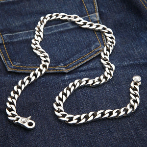 10 mm cuban link-halskjede i sterlingsølv, halskjede på denim
