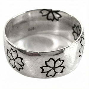 Inside view of solid 925 sterling silver floral ring showing hallmark stamp