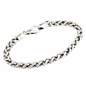 Bracciale a spiga in argento disposto a ovale, che mostra le maglie intrecciate e la chiusura a moschettone.