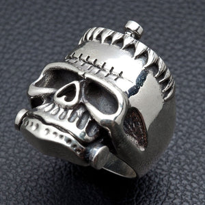 Stitched Skull-ring i 925 sterlingsilver, trekvartsvy från vänster av dödskallens tänder