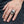 Stitched Skull-ring i 925 sterlingsilver buren på en hand
