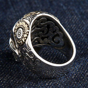 Bague tête de mort mexicaine ornée en argent sterling, vue de trois-quarts arrière avec visage intérieur ajouré