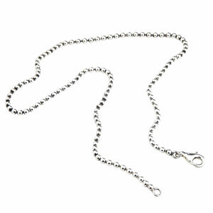 3 mm sterling zilveren bolletjesketting. De bolletjesketting ligt geopend op een witte achtergrond, waarbij de karabijnsluiting en de sluitring gescheiden zijn.