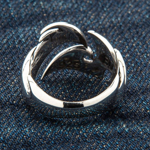 Genombruten ring med tribal-blad i sterlingsilver, undersidan av tribal-ringens skena