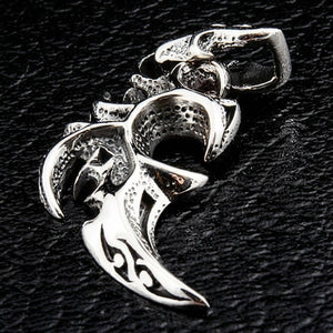 Pendentif défense et lame tribale en argent sterling 925, face de la défense et lame tribale