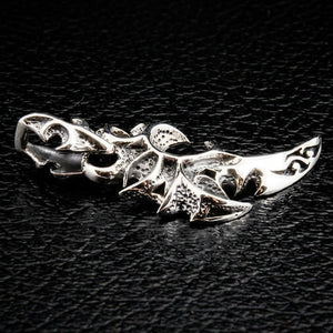 Pendentif défense et lame tribale en argent sterling 925, profil latéral de la défense pointue