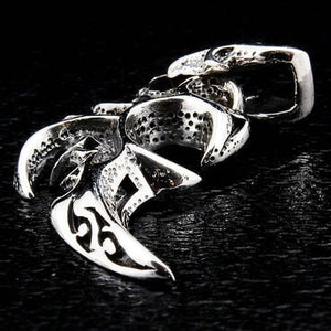 Pendentif défense et lame tribale en argent sterling 925, défense tribale sous un angle supérieur avant
