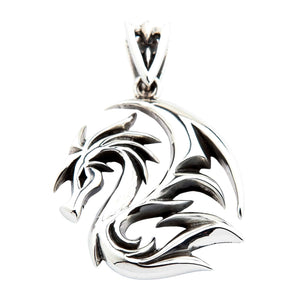 Pendentif loup dragon tribal en argent sterling, pendentif loup dragon tribal vertical sur fond blanc