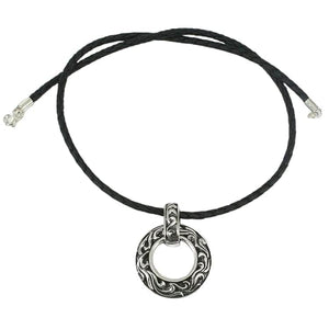 Collier avec pendentif boucle-bouclier tribal en argent massif — pendentif sur cordon en cuir