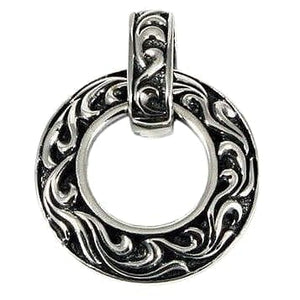 Collier avec pendentif boucle-bouclier tribal en argent massif — vue de face