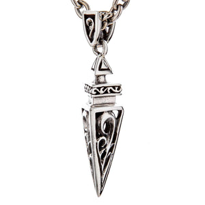 Pingente Pirâmide Tribal Spike em Prata de Lei, perfil de spike inclinado e passador decorativo em fundo branco