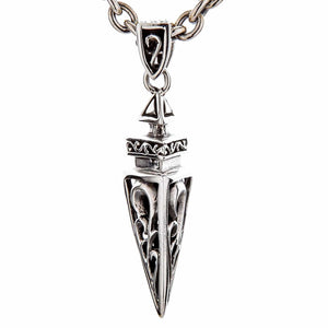 Pingente Pirâmide Tribal Spike em Prata de Lei, pingente triangular suspenso em uma corrente de prata