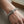 Bracciale a catena in argento con chiusura a T tribal indossato al polso