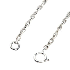 Collier chaîne marine en argent sterling 2 mm. Les extrémités séparées du collier montrent le fermoir anneau à ressort et le petit anneau de réception.