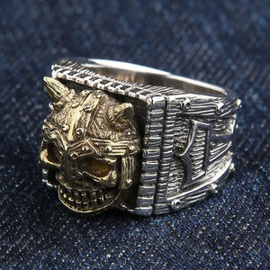 Anel de prata com caveira viking e martelo, caveira viking e martelo esquerdo