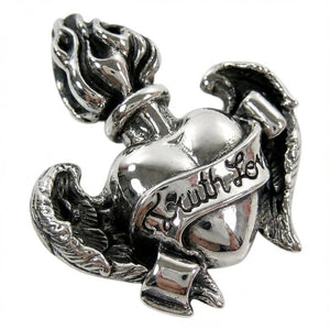 Hänge med bevingat flammande hjärta i sterlingsilver, hjärtats sidoprofil