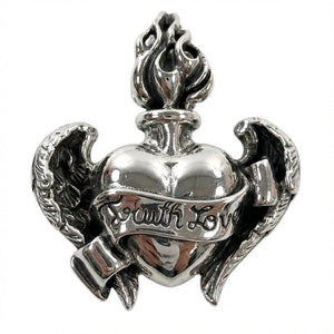 Hänge med bevingat flammande hjärta i sterlingsilver, rosvingsdetalj